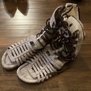 Freebird Sanibel size 8 light purple lace up sandals